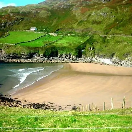 Muckross School House 펜션 Kilcar